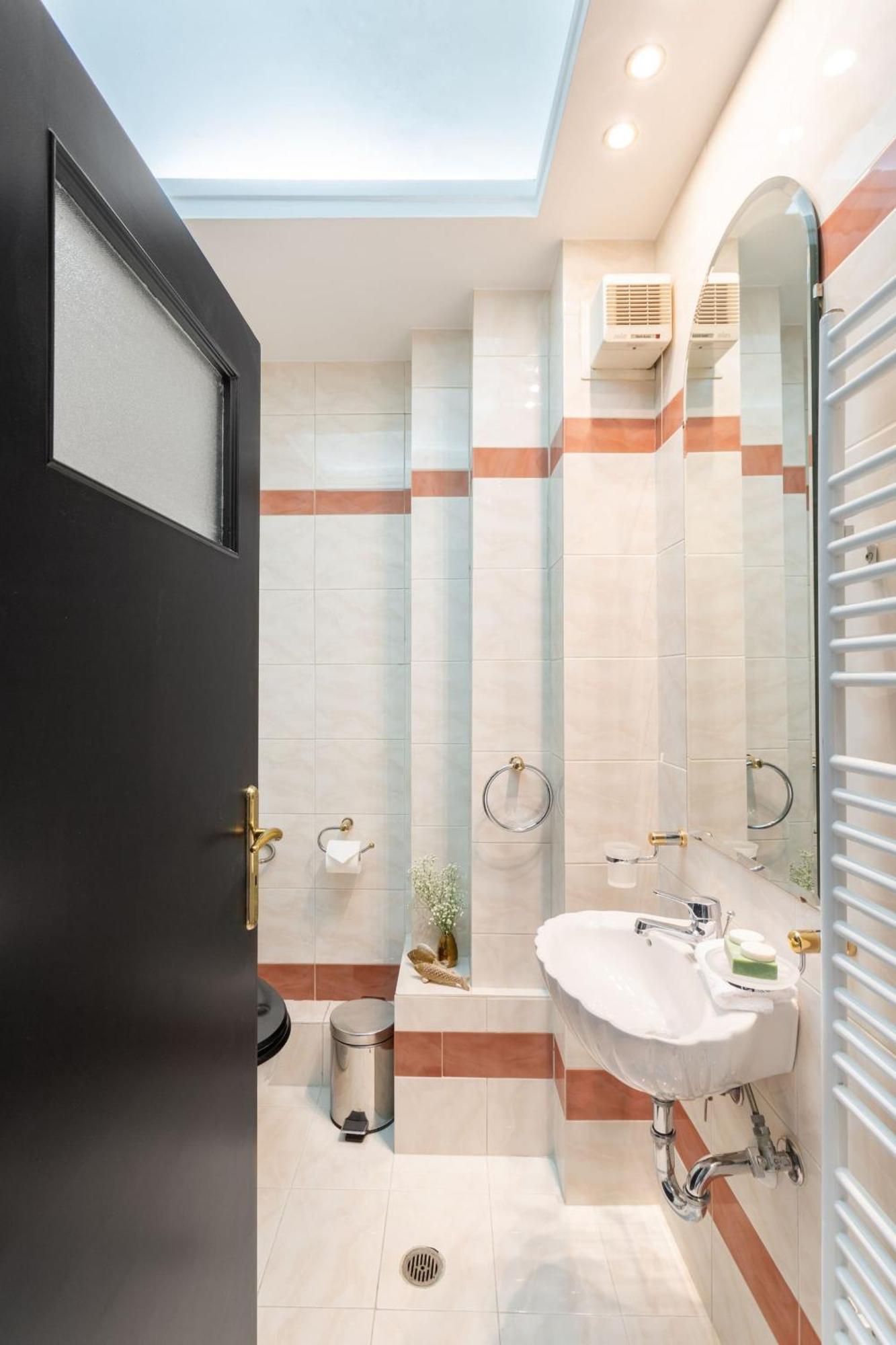 Fresh Detailed Stylish Apartment At Acropolis Aten Exteriör bild