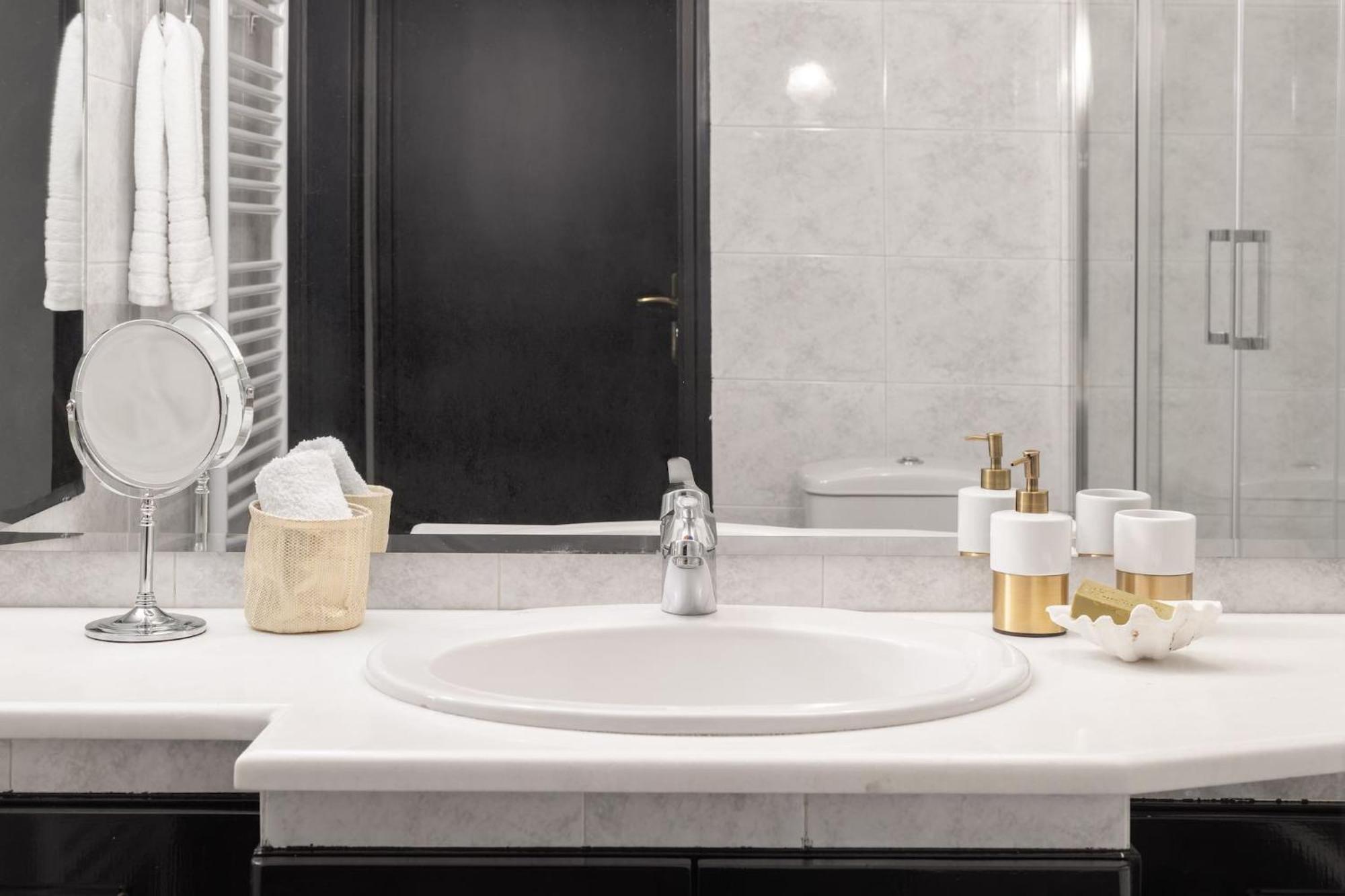 Fresh Detailed Stylish Apartment At Acropolis Aten Exteriör bild